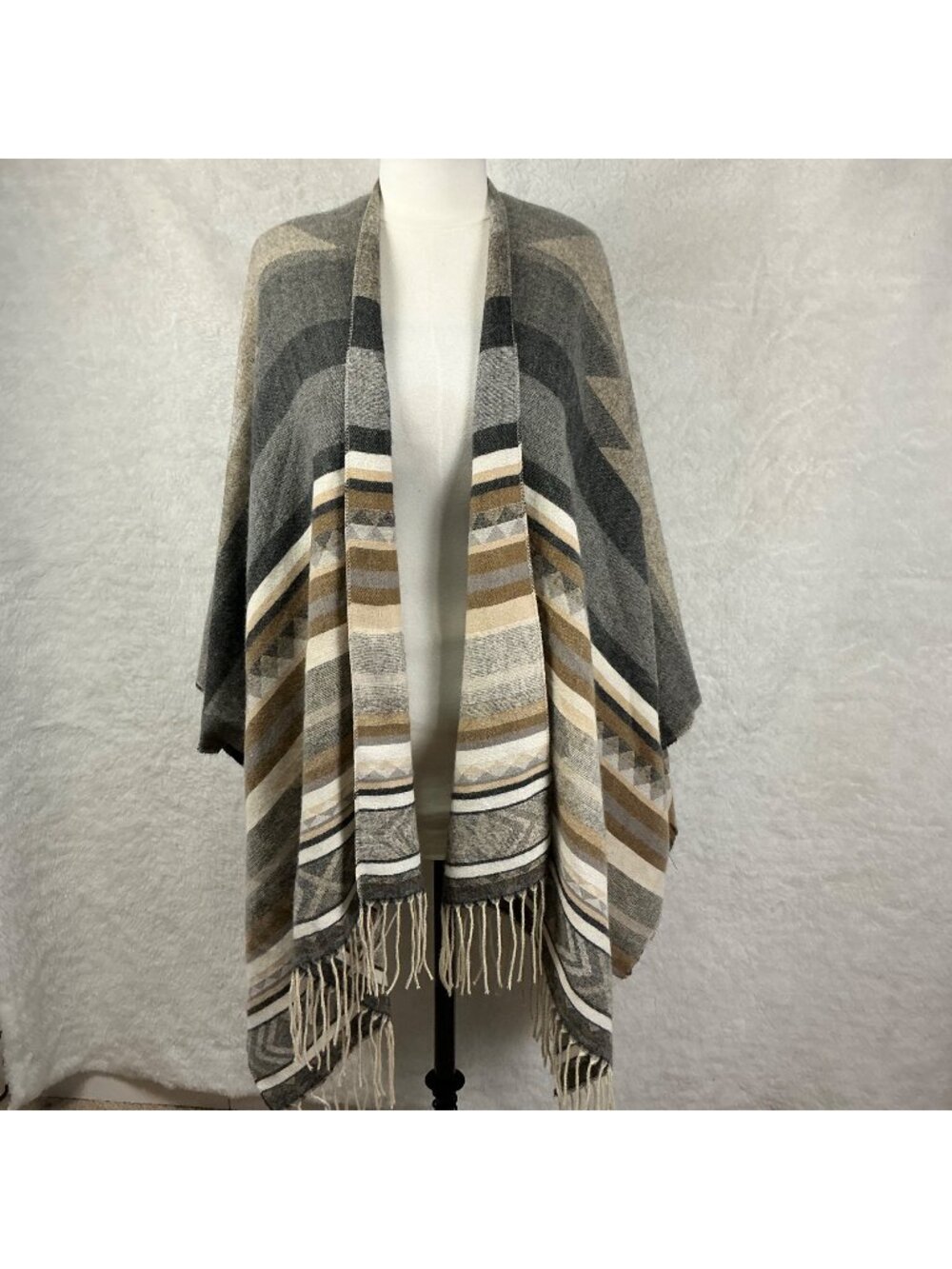 a.n.a one size gray tan Geometric & Striped Wrap Shawl/Ruana Aztec southwestern